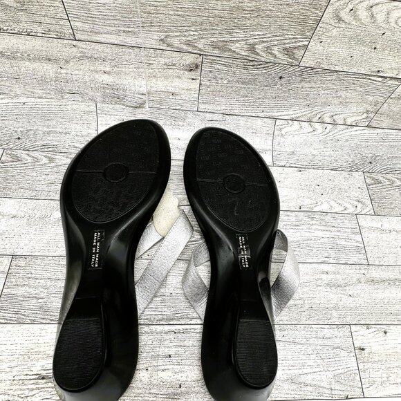 Italian Shoemaker Women's Thong Flip Flop Sandals w/ Gems, Size 9M - Picture 7 of 7